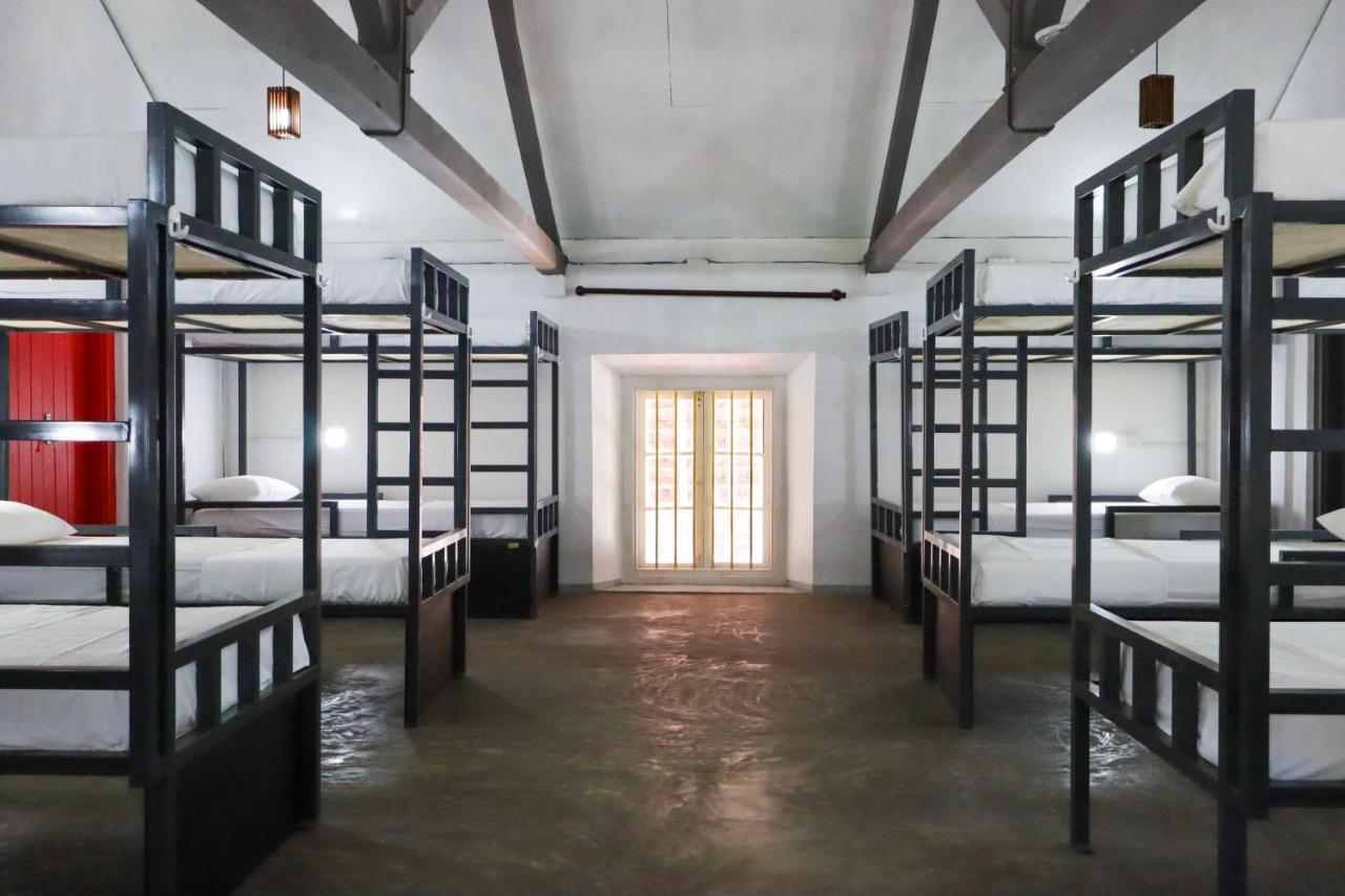 Why Not Backpackers Hostel Mirissa Luaran gambar