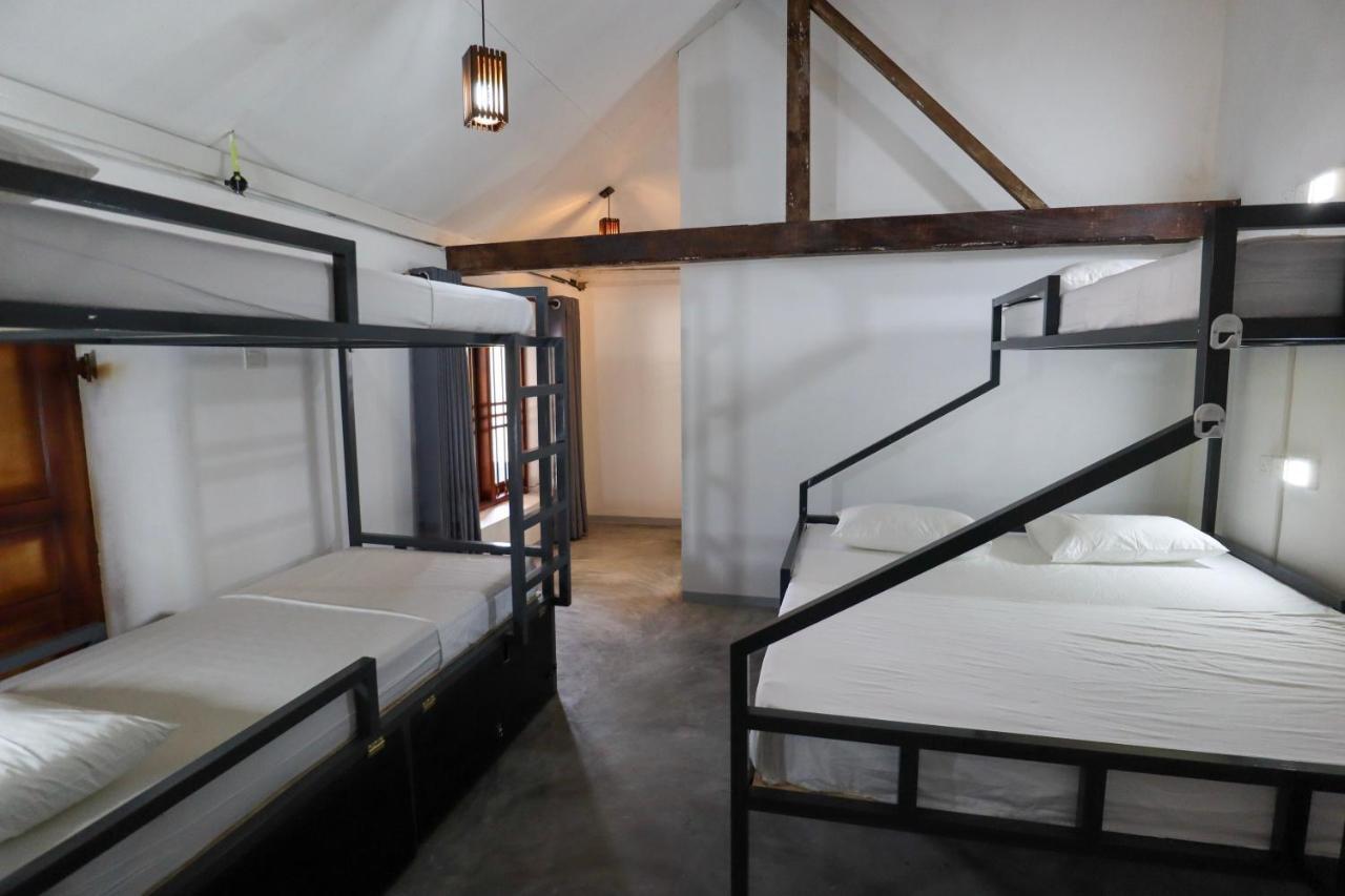 Why Not Backpackers Hostel Mirissa Luaran gambar