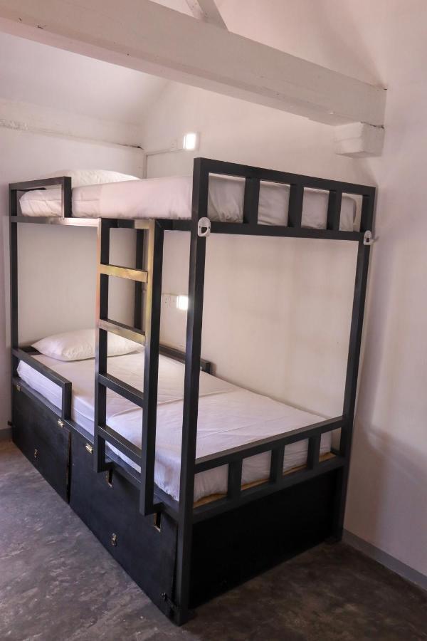 Why Not Backpackers Hostel Mirissa Luaran gambar